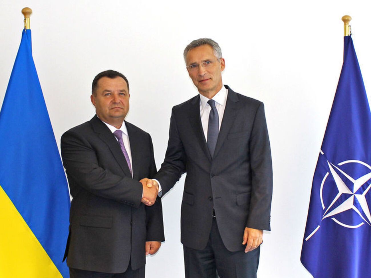 Під час візиту до Брюсселя Полторак провів зустріч зі Столтенбергом