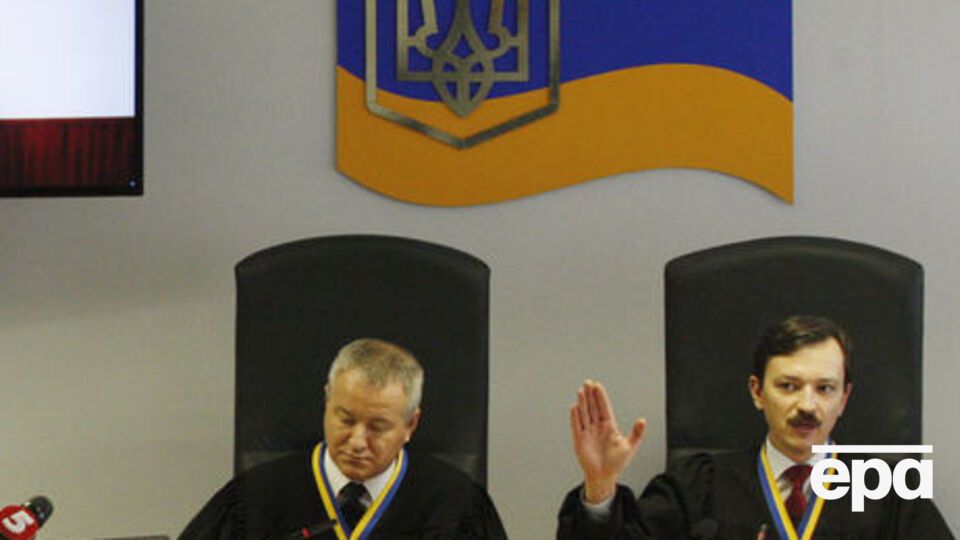 В Оболонском суде Киева рассматривают дело по обвинению Януковича в госизмене
