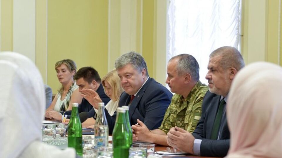 Сестра Сенцова сообщила, что родственники политзаключенных добивались этой встречи с Порошенко несколько лет