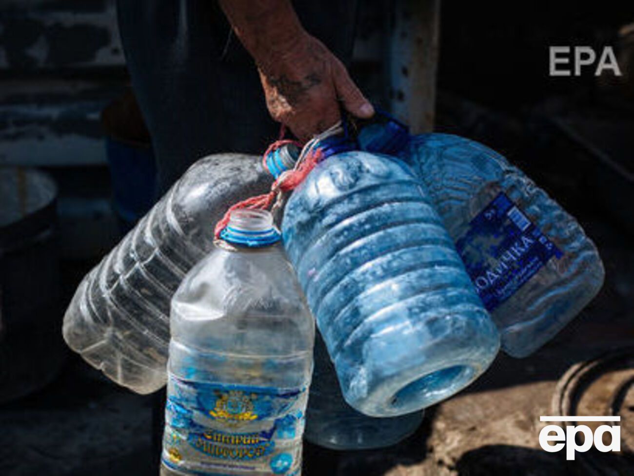 В ГосЧС сообщили, что в случае отсутствия воды в резервуаре воду населению Авдеевки будут подвозить автомобилями