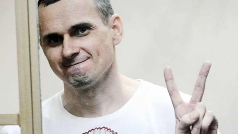 14 травня Сенцов оголосив безстрокове голодування