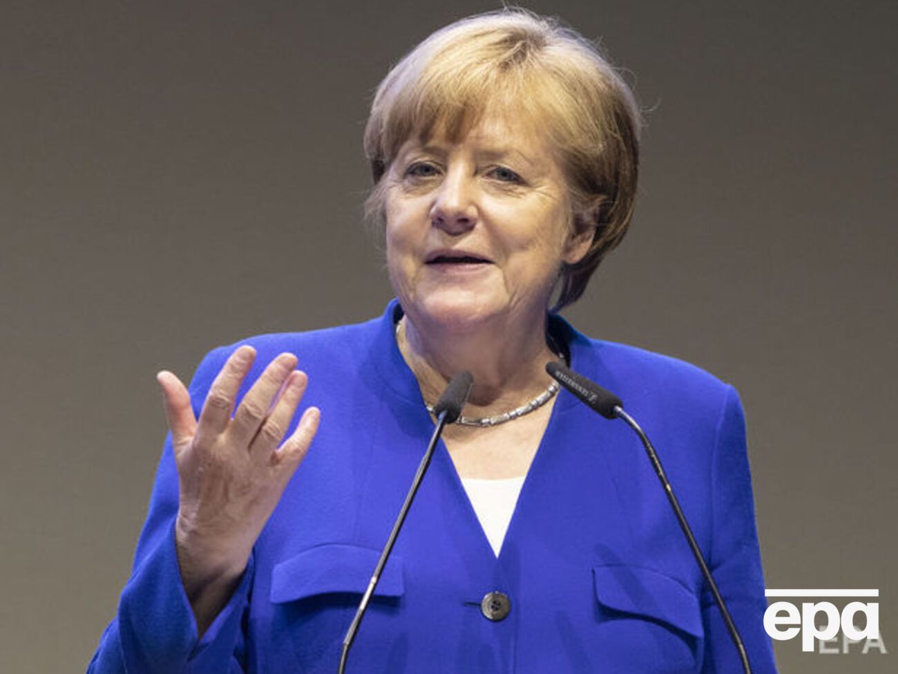 Меркель заявила, что пока возвращение РФ в G8 не обсуждается