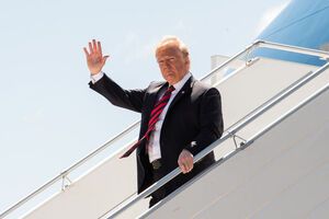 Трамп заявив, що не вчинив би, як попередник