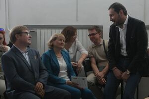 Жемчугову (крайний слева) присвоено звание Героя Украины