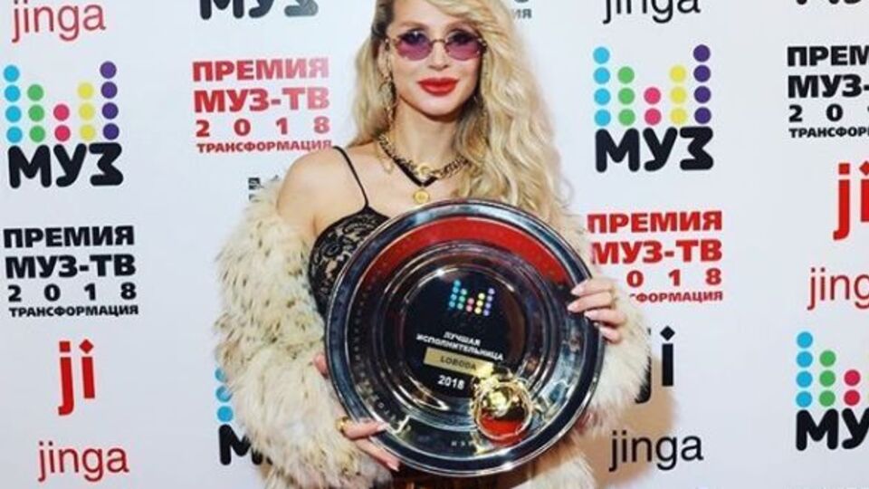 Певица получила премию в номинации "Лучшая исполнительница"