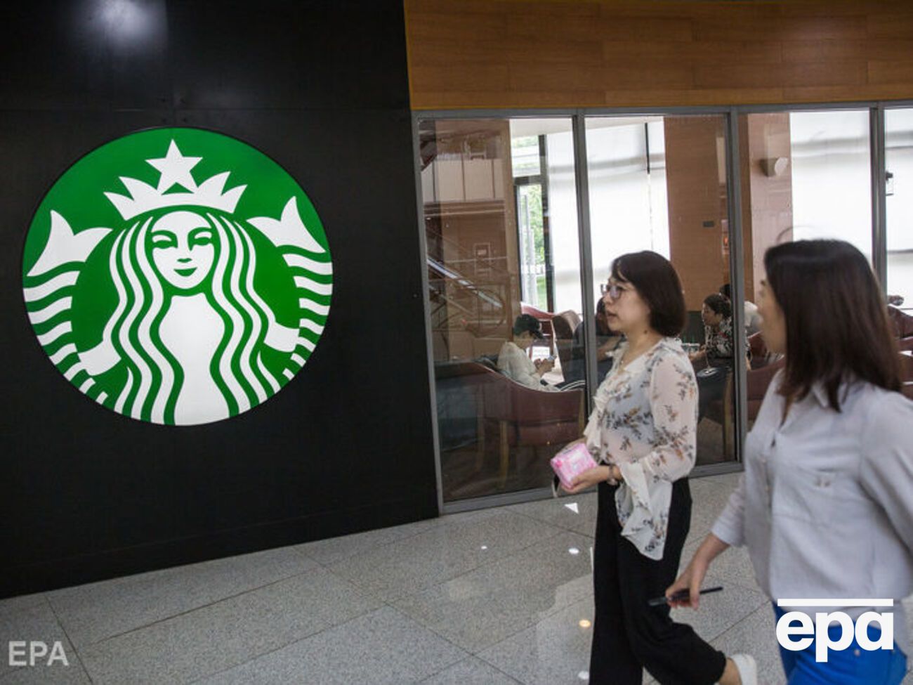 Starbucks планує до 2020 року припинити використання пластикових соломинок для захисту природи від пластику