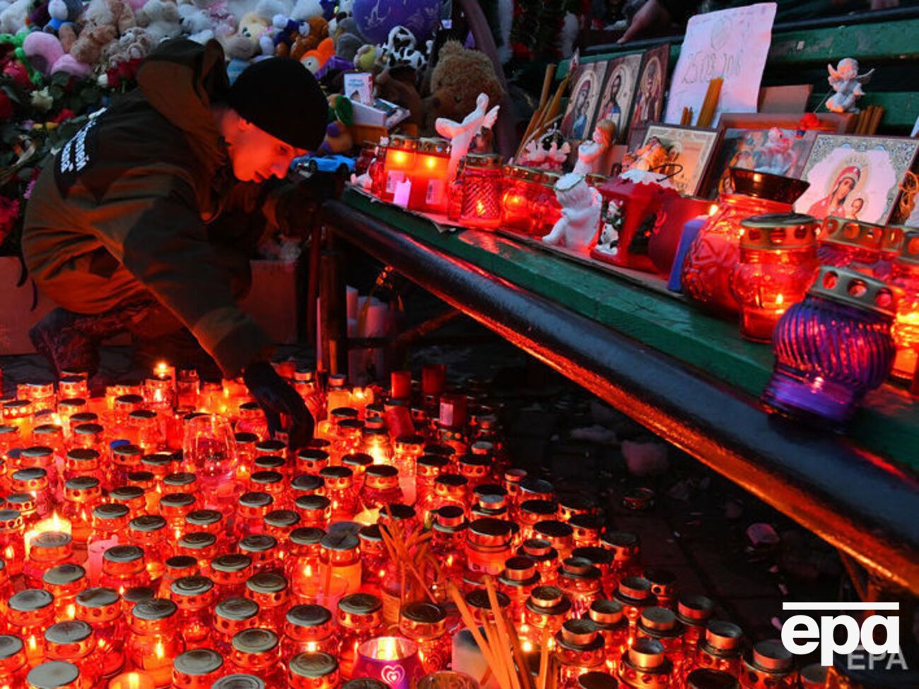 Пожежники говорили потерпілим, що краще б ті згоріли в торговому центрі разом із дітьми