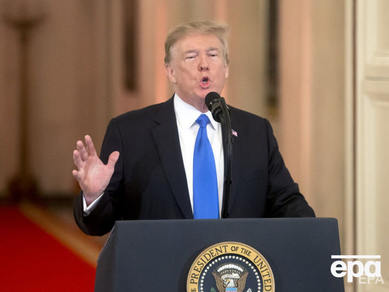 Трамп назвав "дурними людьми" радників, які відраджували його телефонувати Путіну