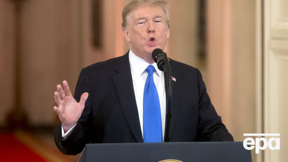 Трамп назвал "глупыми людьми" советников, которые отговаривали его от звонка Путину