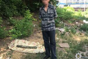 Чоловік розповів поліцейським, що знайшов гранатомет напередодні та зберігав без усякої мети