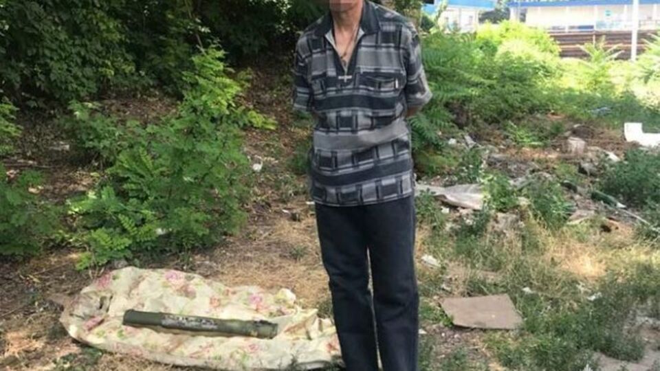 Мужчина рассказал полицейским, что гранатомет нашел накануне и хранил без всякой цели