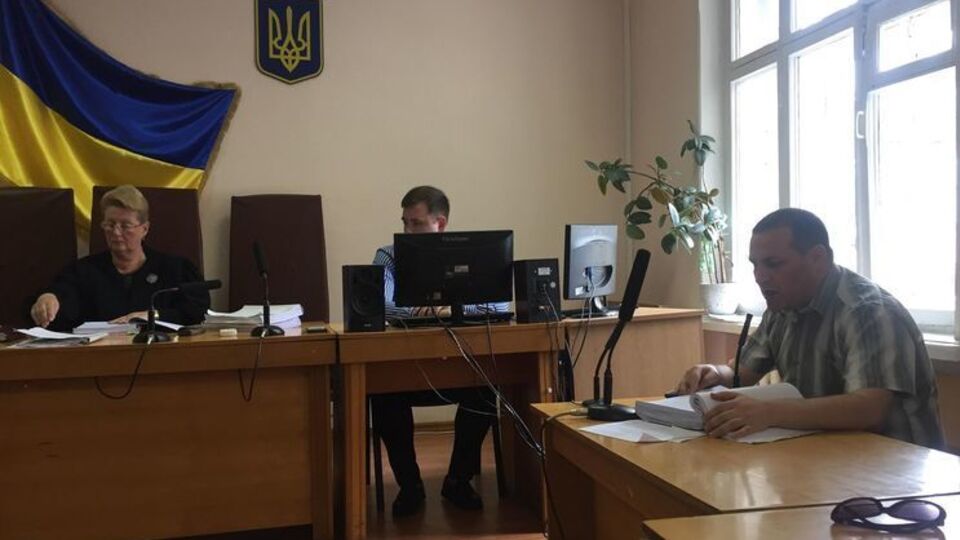 Захист вимагав відводу прокурора Донського (праворуч)