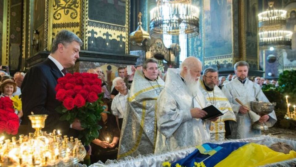 Во Владимирский собор проститься с Лукьяненко пришел Порошенко