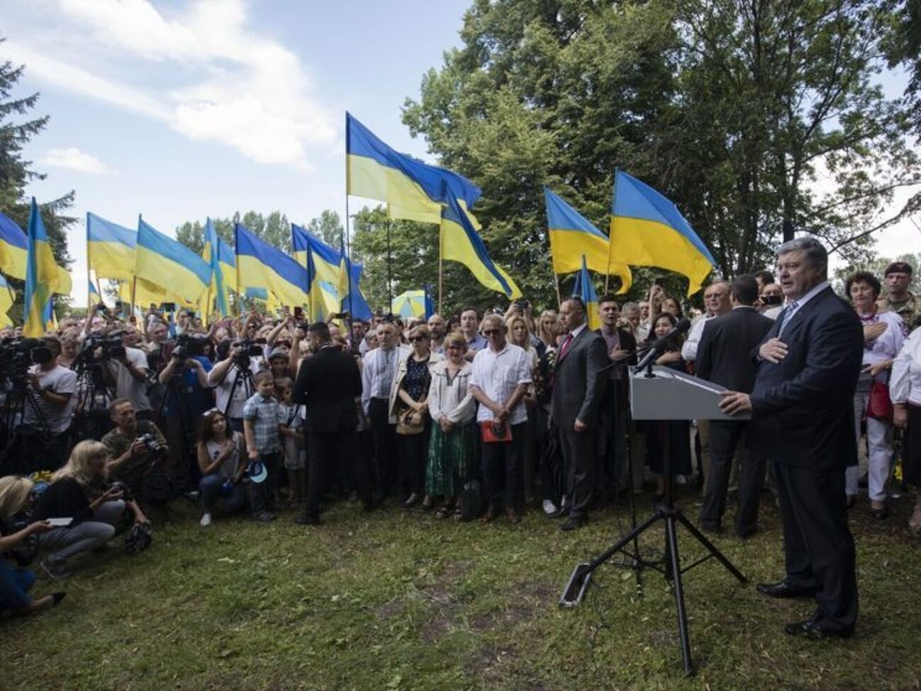 Посольство Украины в Польше заявило, что людей, поднимающих национальные знамена, нельзя называть националистами и провокаторами