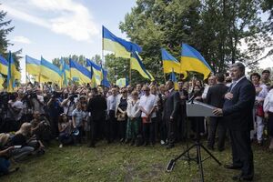 Посольство України в Польщі заявило, що людей, які піднімають національні прапори, не можна називати націоналістами і провокаторами