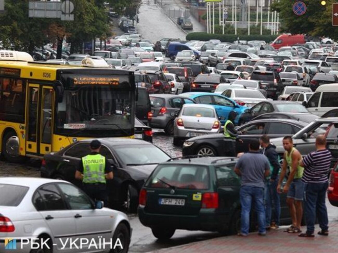 У Києві проходить масова акція власників авто з іноземною реєстрацією. Фоторепортаж