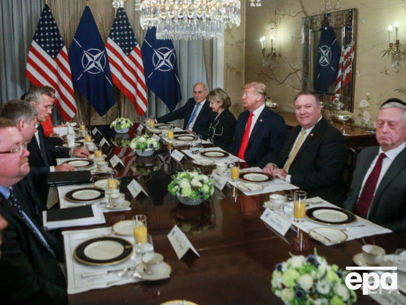 Столтенберг и Трамп провели рабочий завтрак в Брюсселе