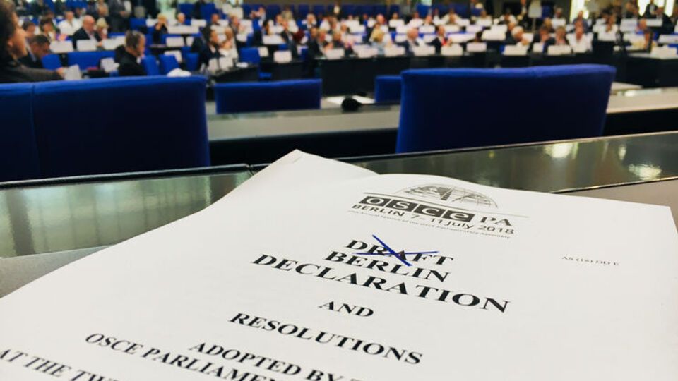 Берлинская декларация была принята на 27-й сессии Парламентской ассамблеи ОБСЕ