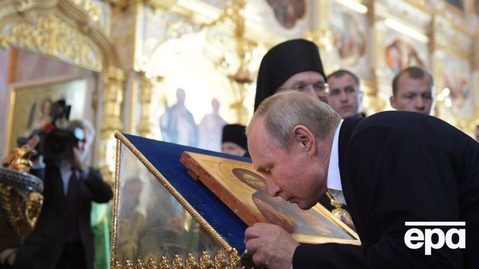 Российский президент посетил литургию и прогулялся по территории монастыря