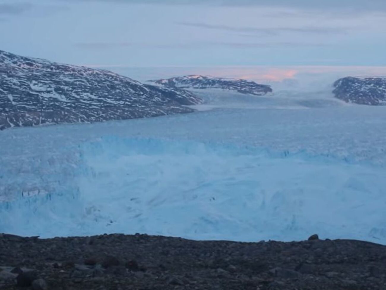 От Гренландии откололся айсберг