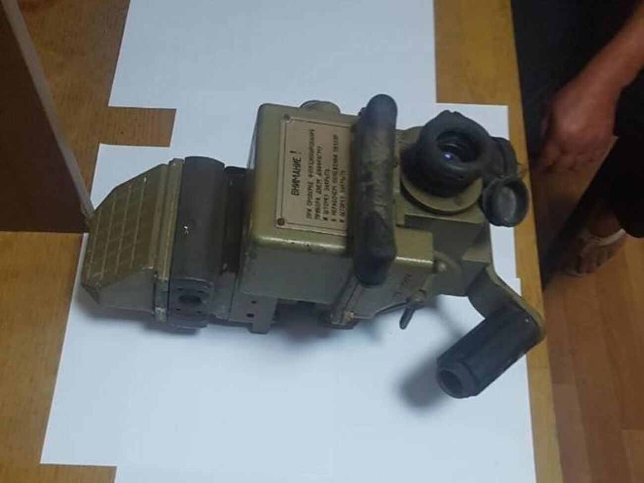 Женщина спрятала прибор ночного видения ТКН-1С в личных вещах