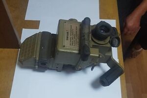 Женщина спрятала прибор ночного видения ТКН-1С в личных вещах