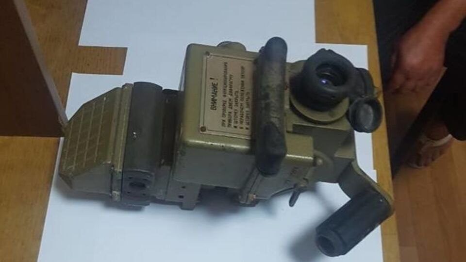 Жінка сховала прилад нічного бачення ТКН-1С в особистих речах