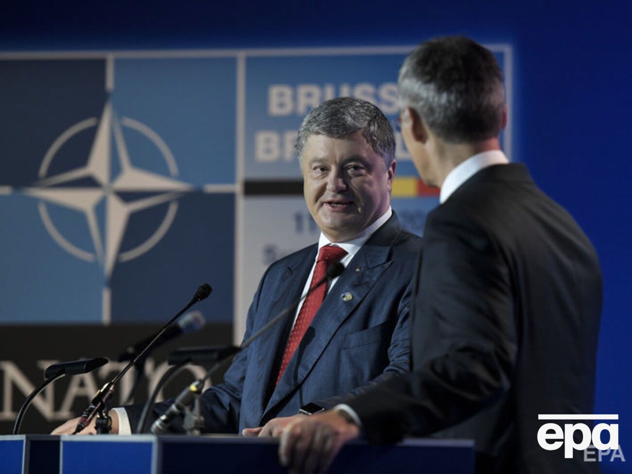 Порошенко заявив, що Україна сама буде вирішувати, чи вступати їй до НАТО