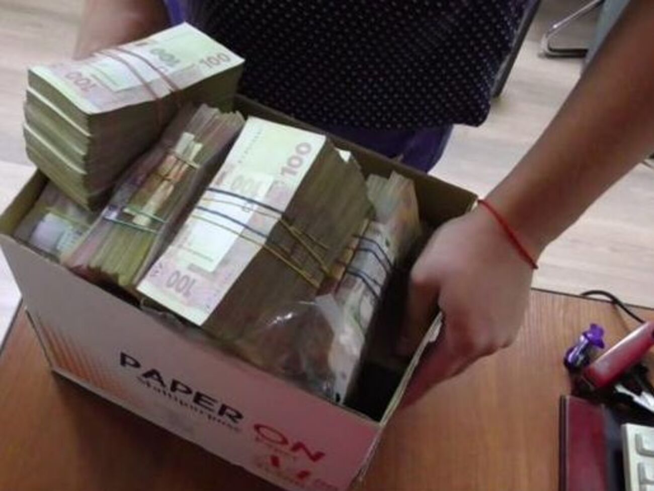 Полицейские отобрали наличные у бизнесмена и вернулись в Харьков