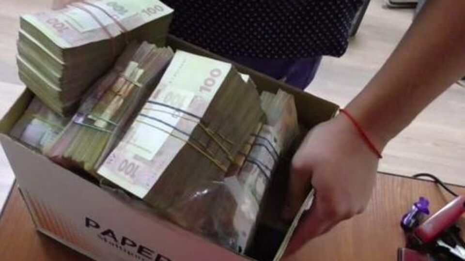 Полицейские отобрали наличные у бизнесмена и вернулись в Харьков