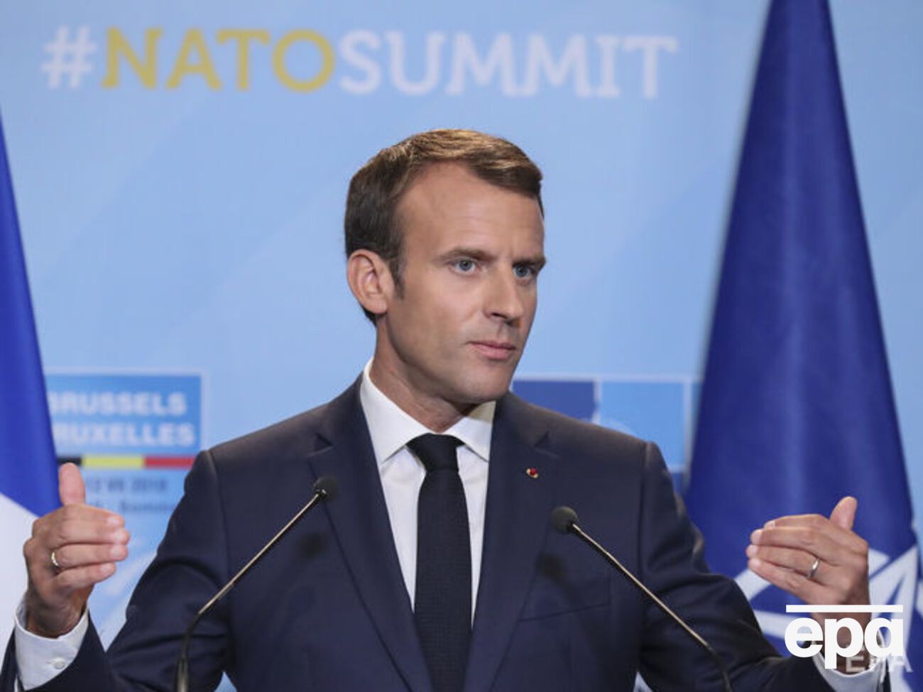 Макрон підкреслив, що Трамп не говорив про вихід з НАТО ні під час двосторонніх контактів, ні під час спільних заходів