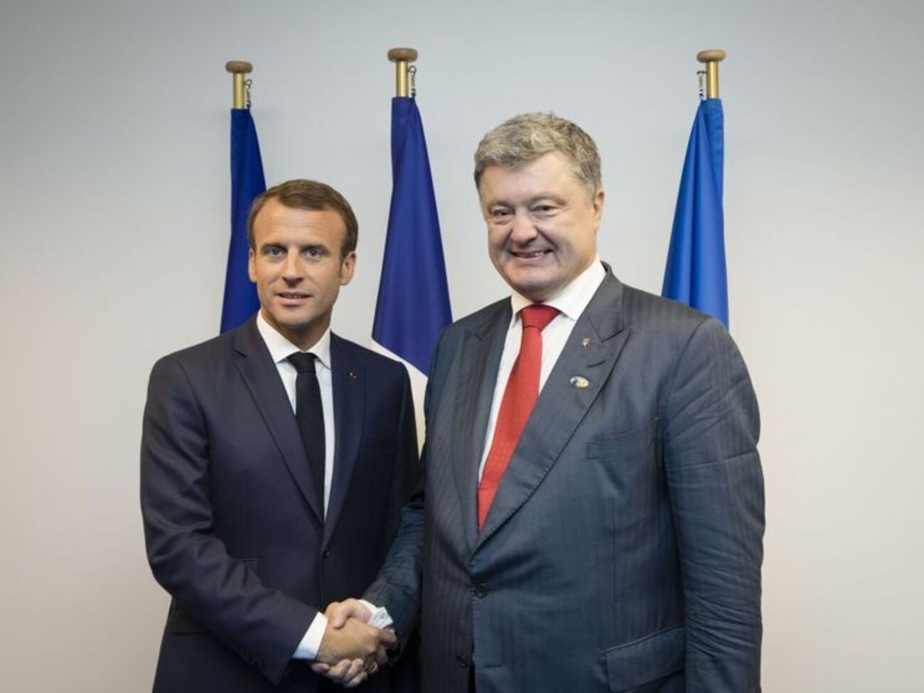 Порошенко и Макрон провели встречу в Брюсселе