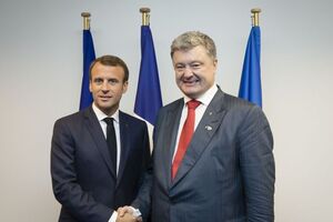 Порошенко и Макрон провели встречу в Брюсселе