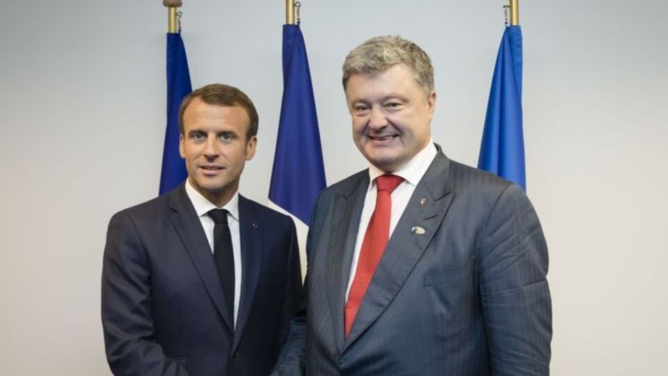 Порошенко и Макрон провели встречу в Брюсселе