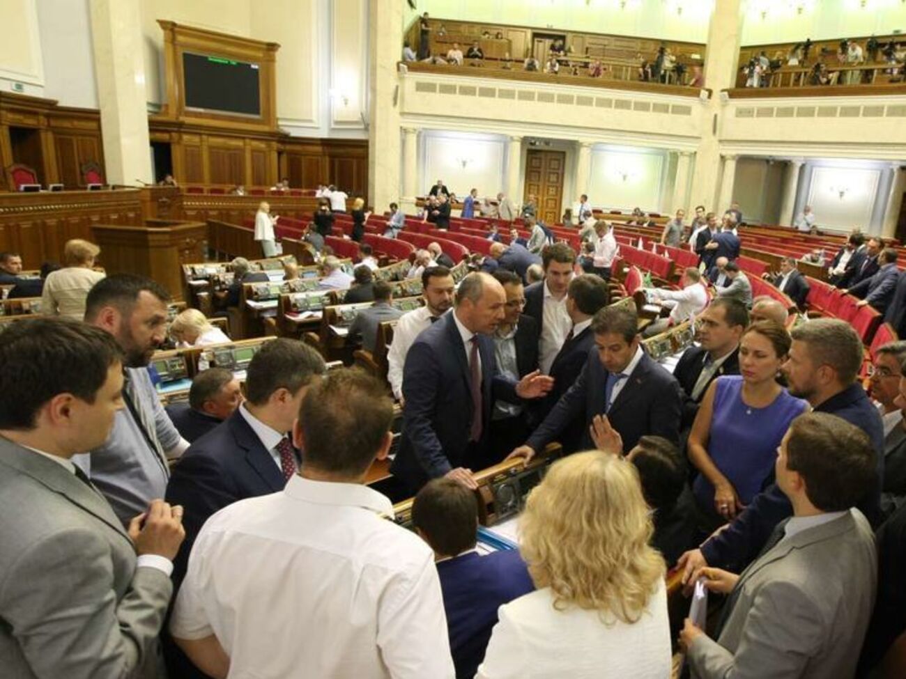 После консультаций Парубий отложил рассмотрение вопроса о ЦИК