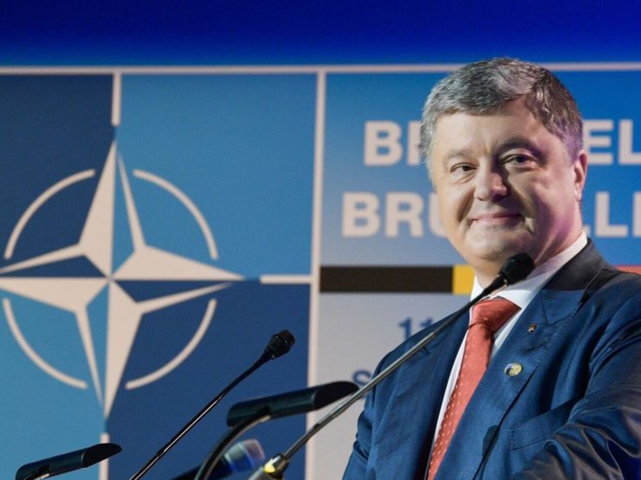 Порошенко сказал, что итоги этого саммита подтверждают, что "двери Украины в НАТО открыты"