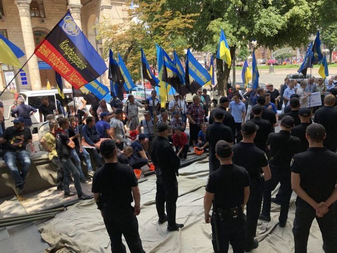 Михаил Волынец:&nbsp;Насалик говорит, что государство не помогает реформировать угольную отрасль. Но сам он окружил себя "смотрящими" и не борется с этим