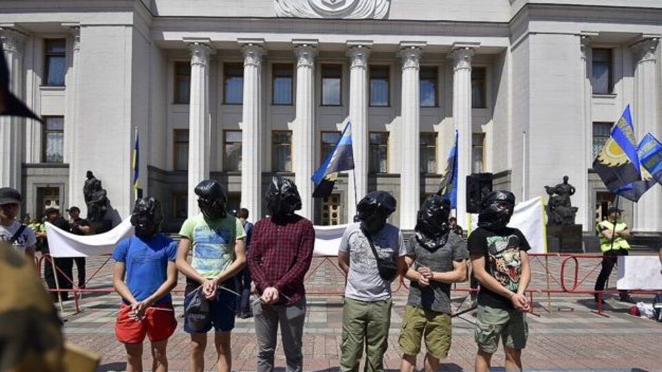 У Києві пройшла флешмоб-акція "парад полонених". Фоторепортаж