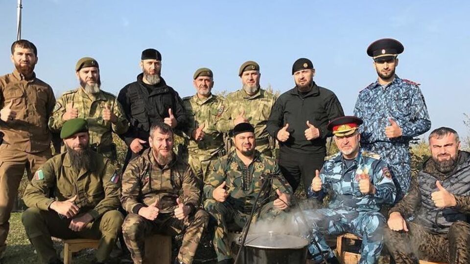 Чеченским полицейским предложили как можно скорее найти себе вторых жен, сообщают местные СМИ