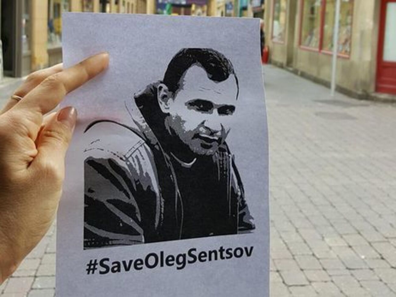 14 мая 2018 года Сенцов объявил бессрочную голодовку