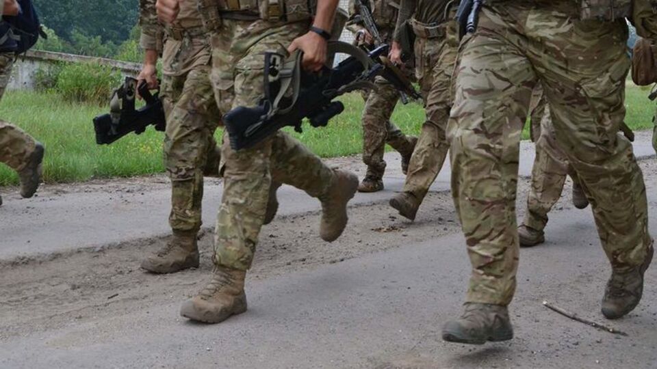 Троє українських військових дістали поранення