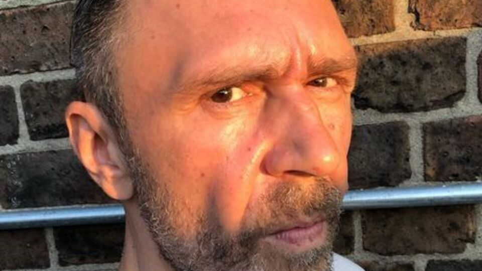 Шнуров показав, як танцює біля автомобіля