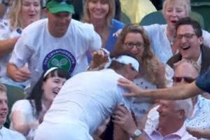 Надаль не встиг зменшити швидкість і фактично врізався прямо в глядачів у першому ряду