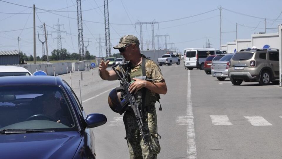 Госпогранслужба: Через "Новотроицкое" на временно оккупированные территории последовало 13 грузовых автомобилей с гуманитарной помощью