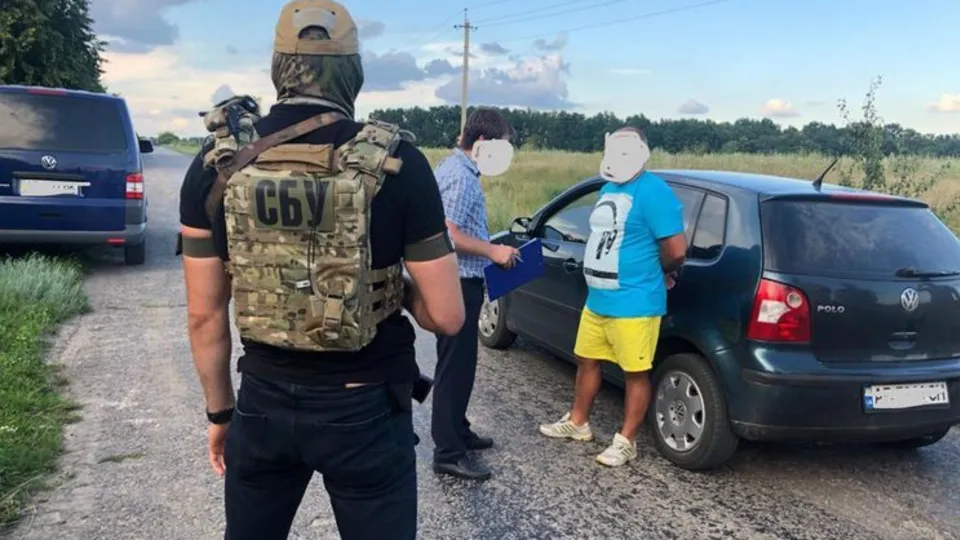 Задержанным сообщили о подозрении в совершении преступления, предусмотренного ч. 3 ст. 368 Уголовного кодекса Украины