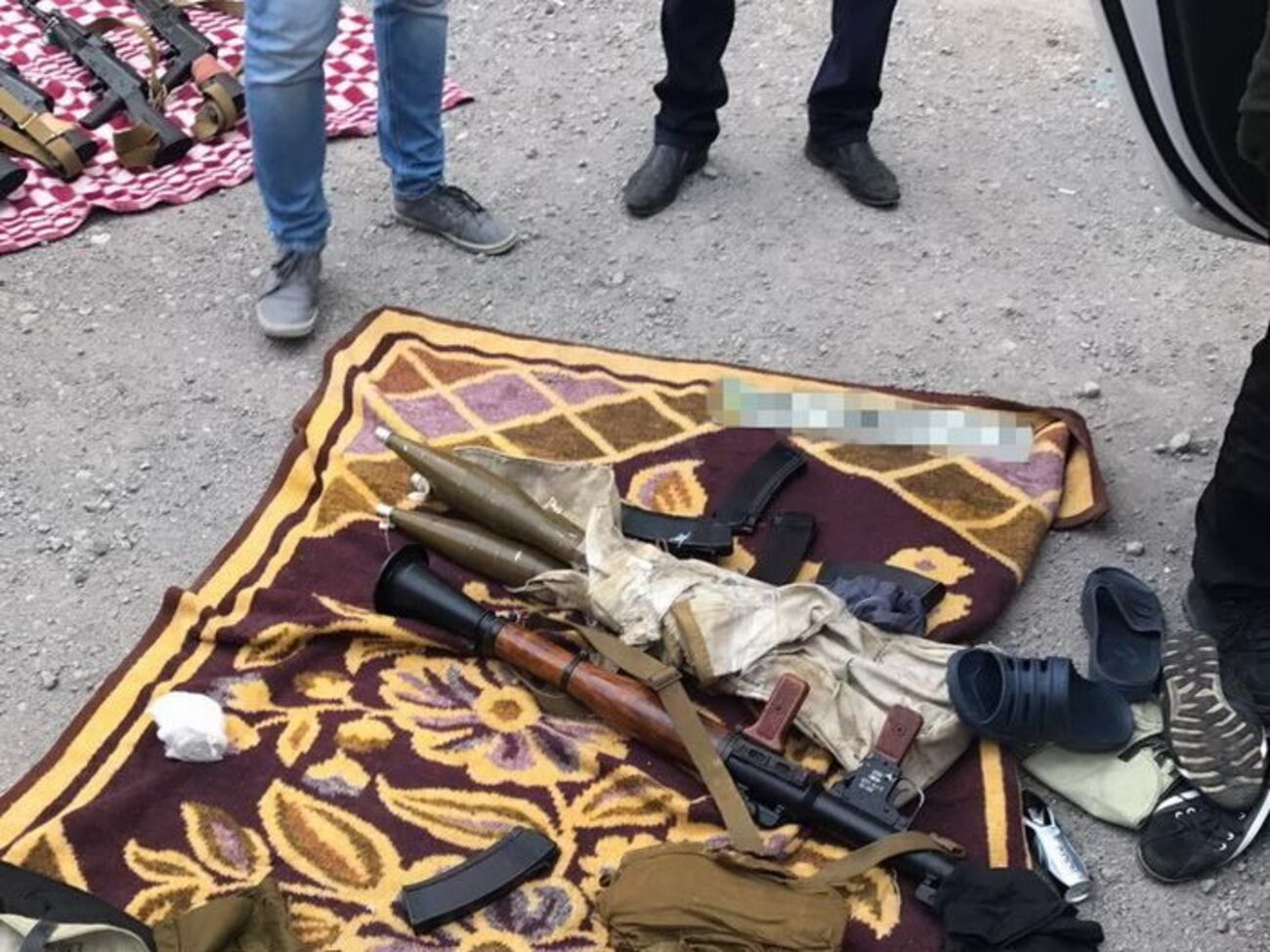 СБУ&nbsp;изъяла восемь автоматов Калашникова, ручной гранатомет, реактивные гранаты и более тысячи патронов