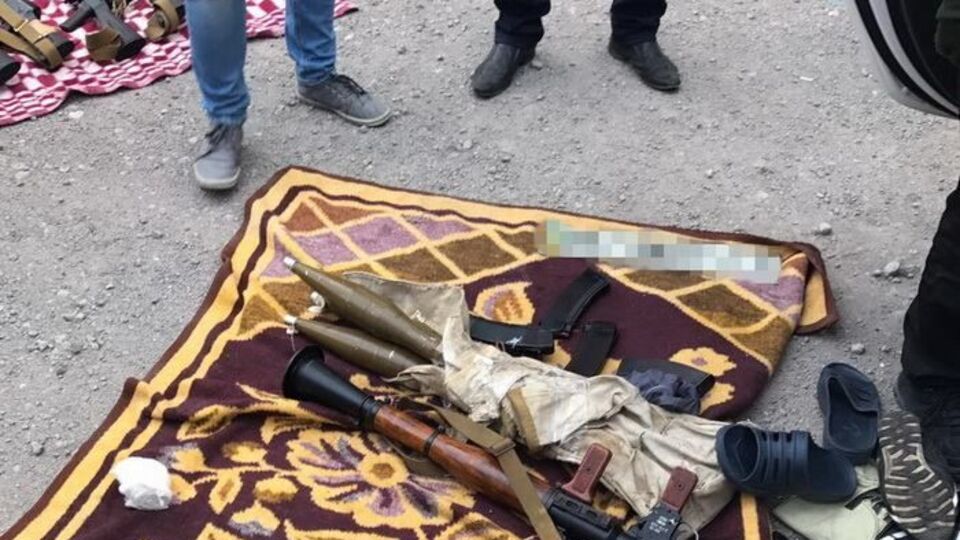 СБУ изъяла восемь автоматов Калашникова, ручной гранатомет, реактивные гранаты и более тысячи патронов