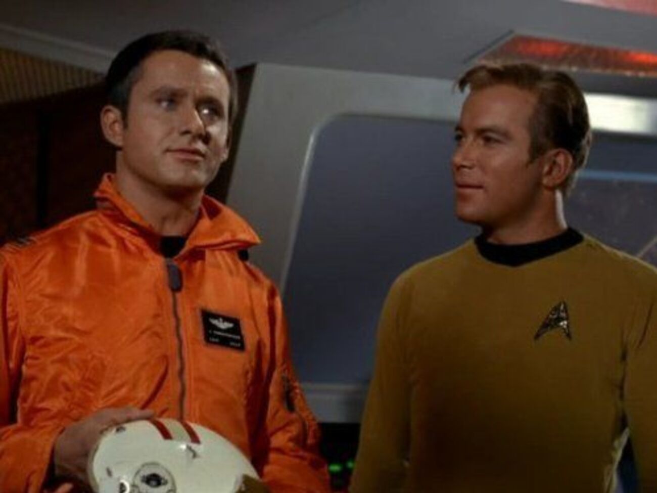 Популярность Перри (слева) принесла роль Джона Кристофера в телесериале "Звездный путь"