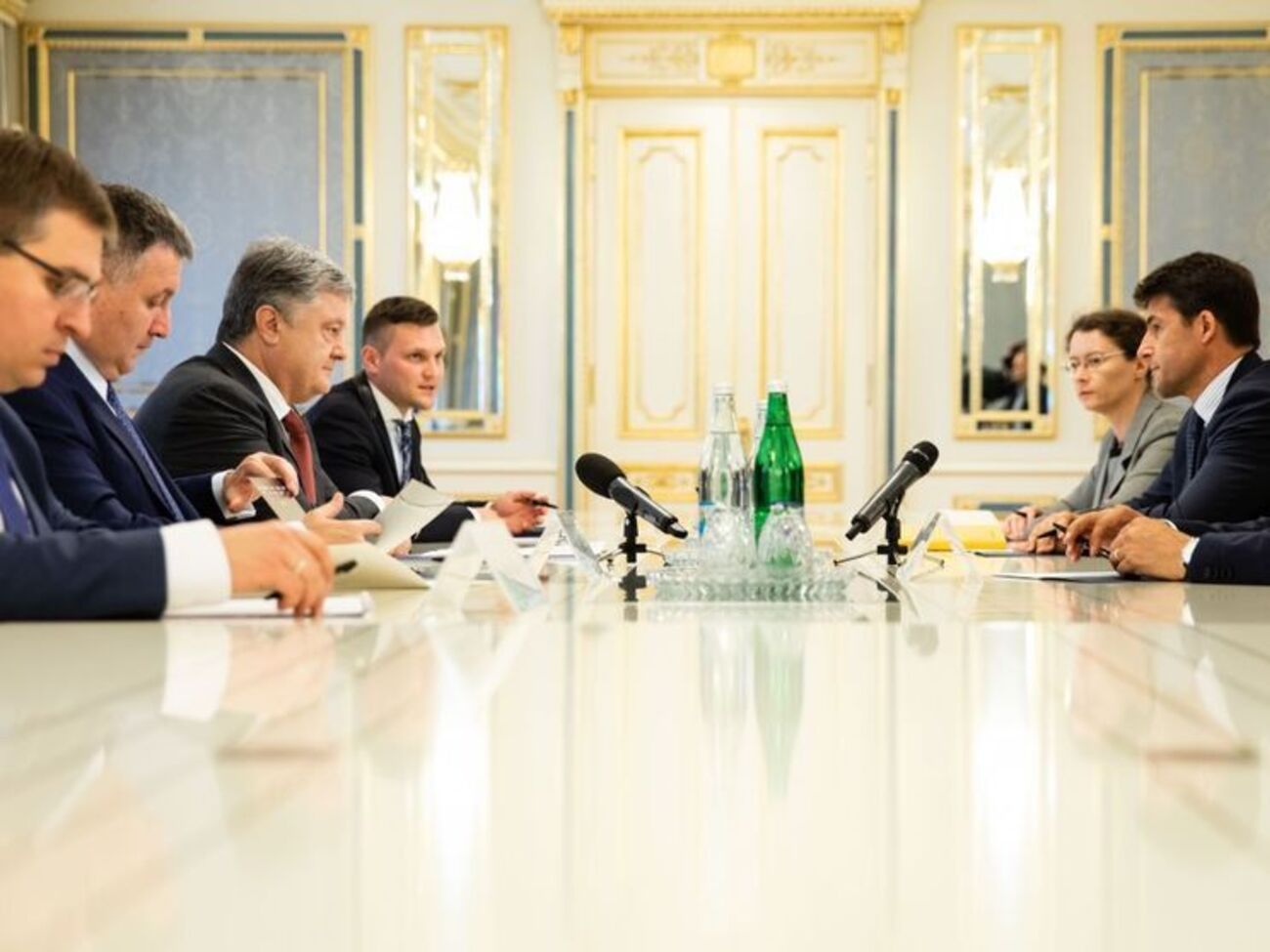 14 липня Порошенко обговорив із французькою стороною подробиці контракту. Підписання основної угоди має відбутися за місяць