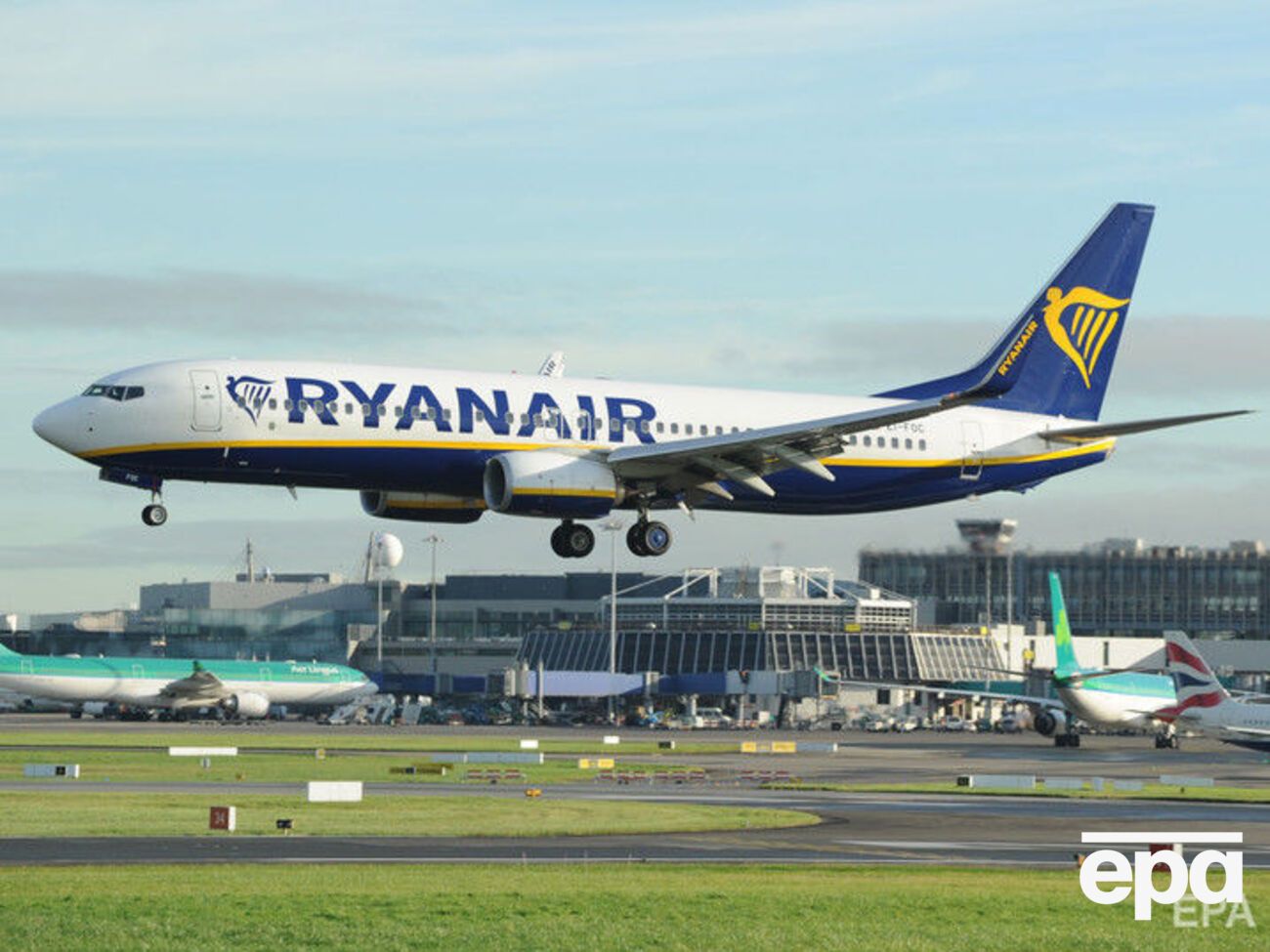 Літак Ryanair здійснив екстрену посадку